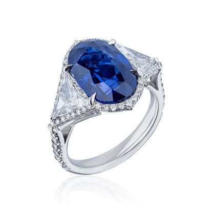 SAPPHIRE AND DIAMOND RING, 8.25 CARATS