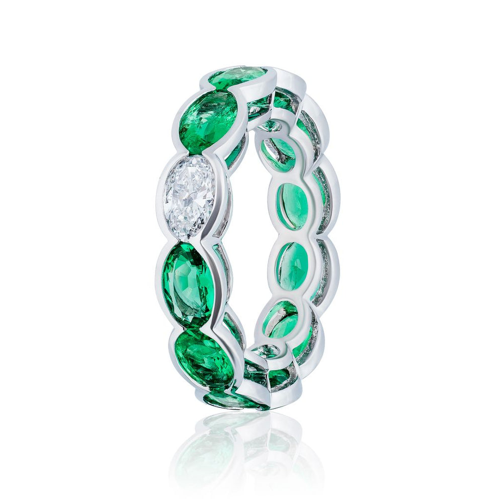 EMERALD AND DIAMOND BAND, 4.73 CARATS